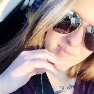 Meet your Posher, Leannleann